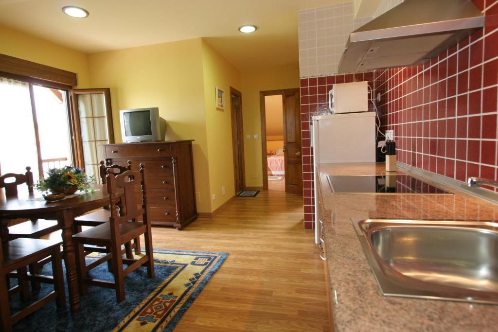 Apartamentos Altamira Santillana del Mar Ruang foto
