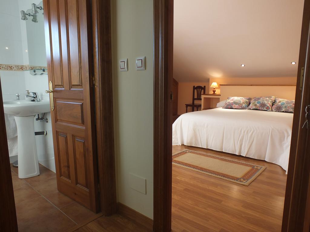 Apartamentos Altamira Santillana del Mar Bagian luar foto